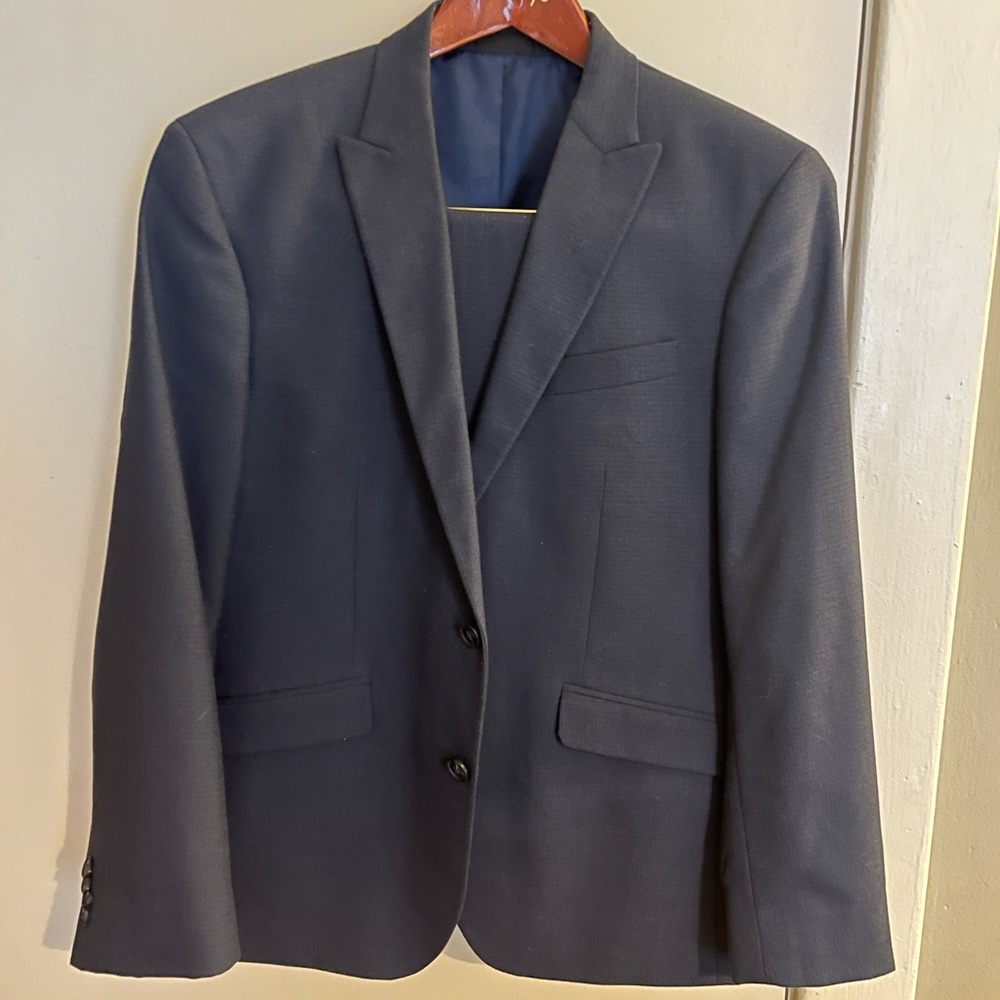 Kenneth Cole Reaction Men’s Suit
